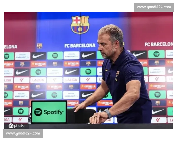 西甲新赛季风云再起豪门争冠格局变化与球星表现解析战术趋势前瞻